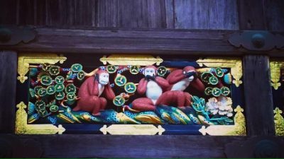 3 monos en Nikko toshogu