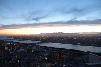atardecer en el Umeda Sky building